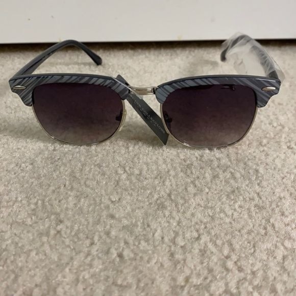 Fashion Wayfarer Style Sunglasses - Picture 1 of 3